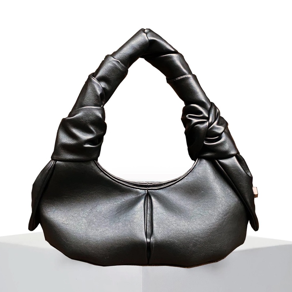 ISABELLA HOBO